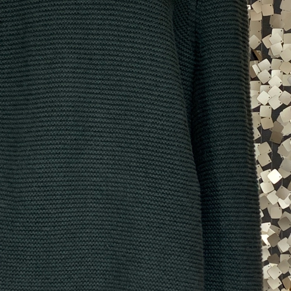 Tunic length green sweater- EUC